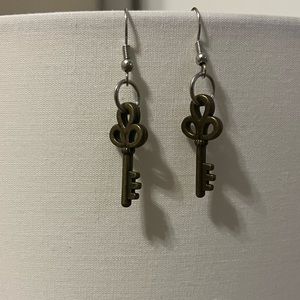 Key Design 1 Earrings!!